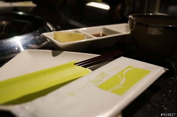 牧島MOTTO 日式燒肉專門店! 占據烤盤的大蝦兩隻190元 !
