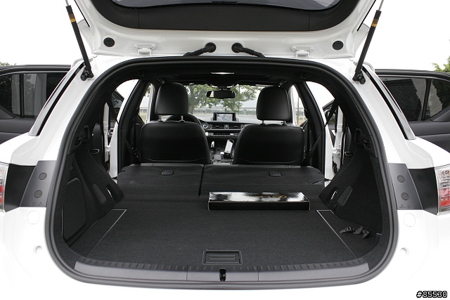 [開箱] Lexus CT200h 我的小開箱 (12/31 更新照片, 圖多)