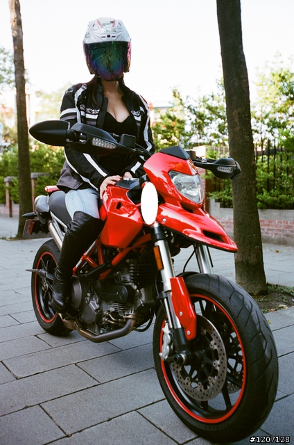 [開箱] SBK SJW12防摔衣 暨 好大"車頭燈"！