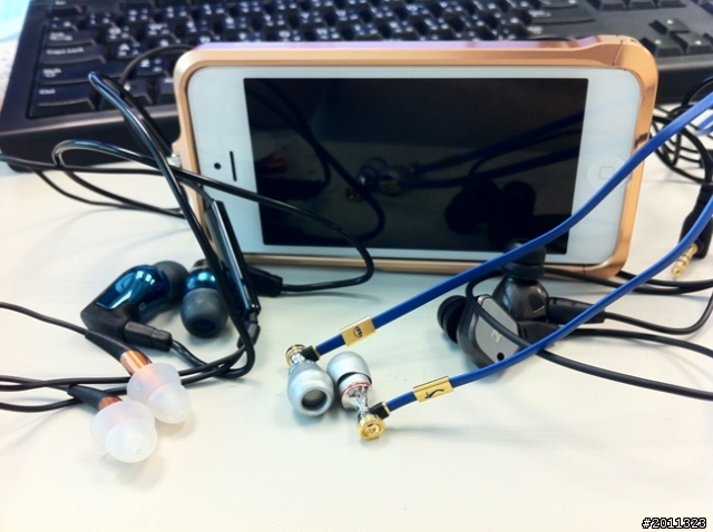 [簡易開箱] 中華電信iPhone 5 搭早就準備好的Esoterism Embrace 伍金屬殼開箱。