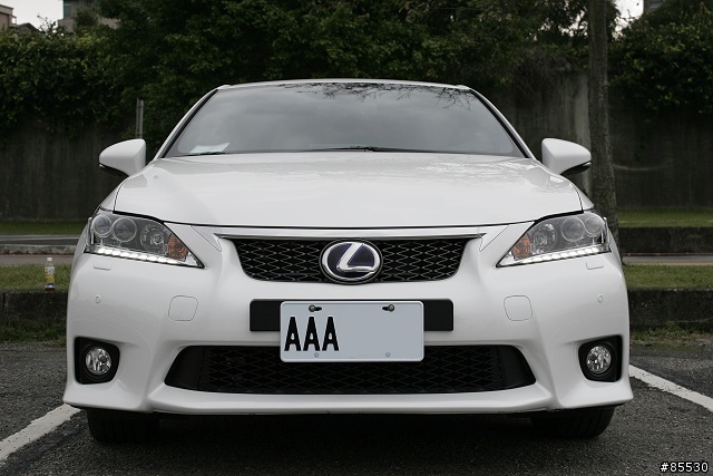 [開箱] Lexus CT200h 我的小開箱 (12/31 更新照片, 圖多)