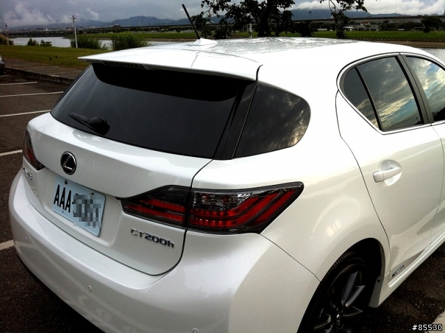 [開箱] Lexus CT200h 我的小開箱 (12/31 更新照片, 圖多)