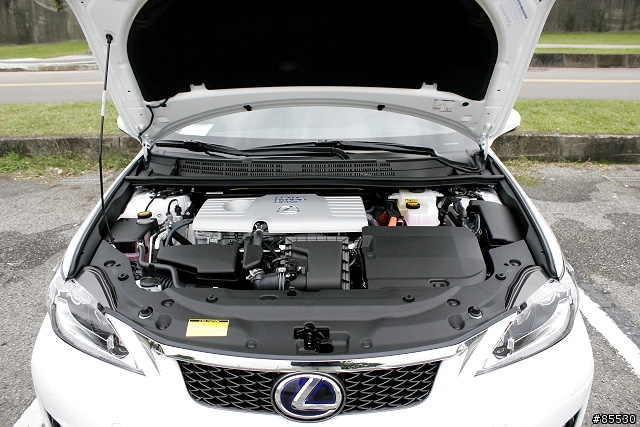 [開箱] Lexus CT200h 我的小開箱 (12/31 更新照片, 圖多)