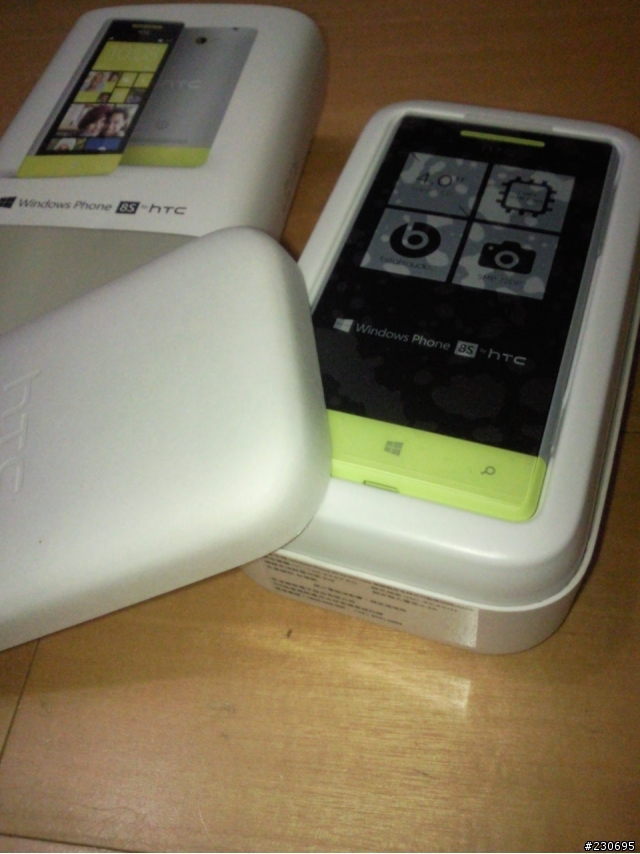 [12/29 更新][ 圖文開箱 ] HTC 8S Windows Phone 8 灰黃跳色 顛覆已往手機配色 [12/29 SKYPE預覽版]