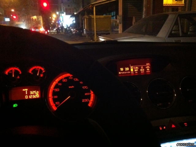 Peugeot 308 1.6e-hdi 用不到一桶油環島~~~