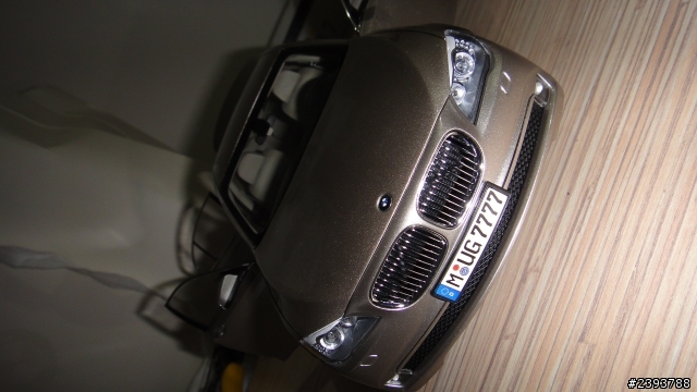 今年車展我家女人對我超好的.買了三台車給我.......其中一台BMW7系列唷...!!