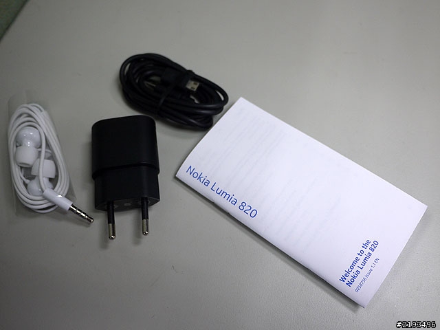 NOKIA Lumia 820 開箱