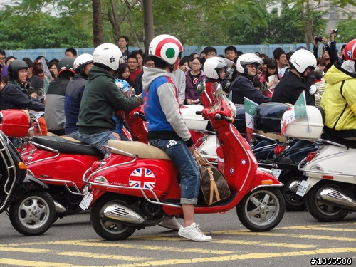 2012夢時代遊行裡的Vespa