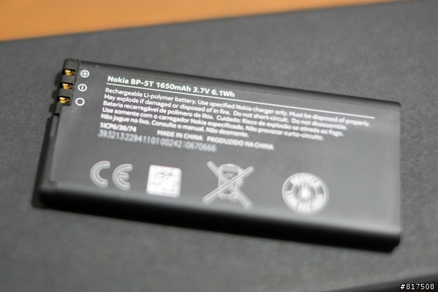 【開箱】雖然 Lumia 820 一直存在於 Lumia 920 的影子底下，導致人氣不旺，但拿到後才發現他比HTC 8X強大！