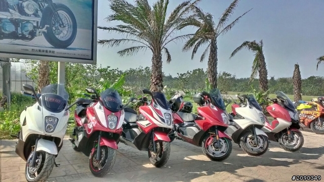 莫內 GP800+BMW650GT版聚  各位神人可以把看板修掉嗎?