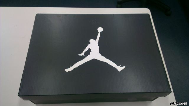 [開箱] Air Jordan 11 Retro "Bred" 黑紅配色