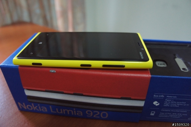 ◎ Lumia 920 黃色開箱 (圖多 加映超靈敏螢幕實測)