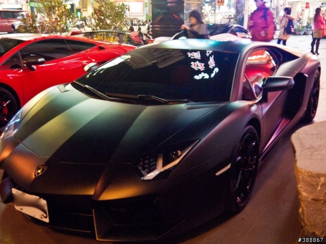 昨晚在台中驚見超跑車聚