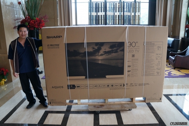 SHARP 90吋3D大電視簡易開箱~SHARP LC-90LE745U~
