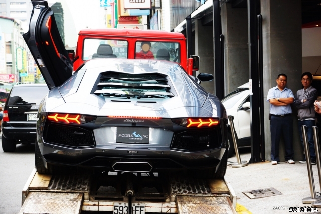 (鐵灰)Aventador LP700-4~~落地了
