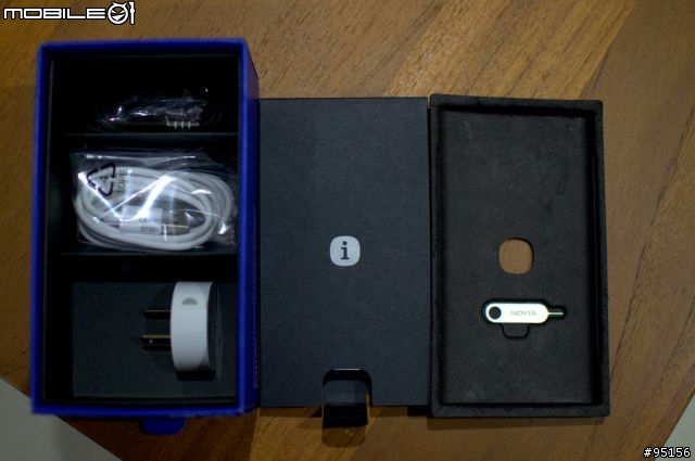 Nokia Lumia 920黑 簡單外在開箱