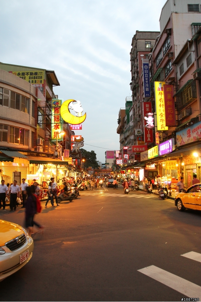 三峽老街夜市夜拍巡禮~~圖多