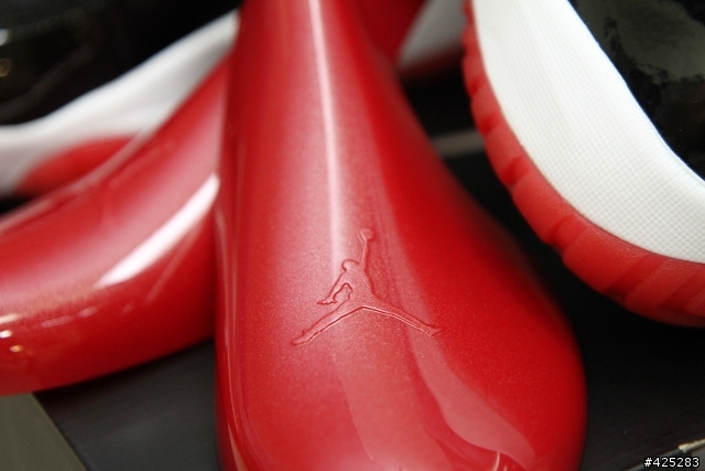 ［開箱］72連勝 Air Jordan XI Bred !!!!!!!