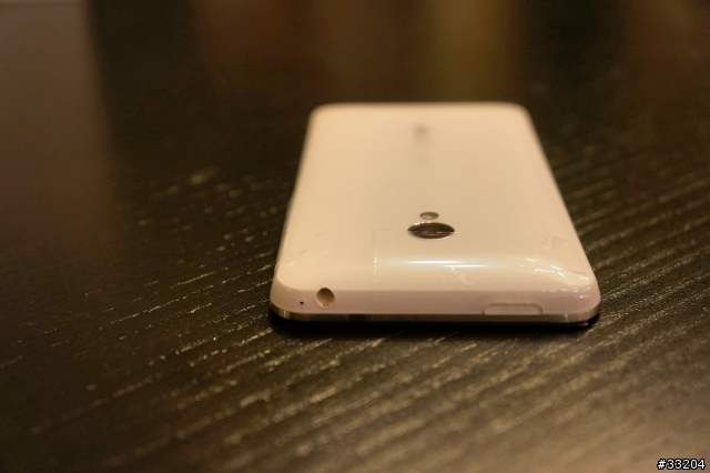 『開箱』 01首發！號稱全球最窄3.15mm邊框 魅族MEIZU MX2 與落漆的iPhone5 Black （更新了）