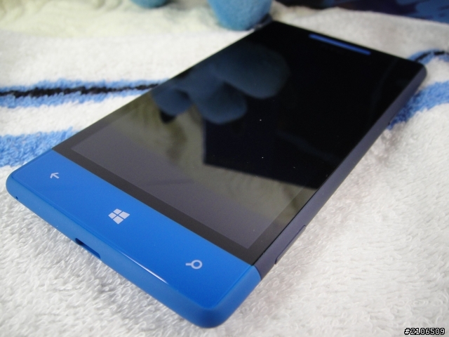 [開箱+疊疊樂]Windows Phone 8S海軍藍 by HTC