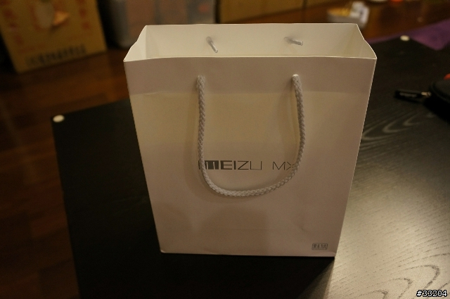 『開箱』 01首發！號稱全球最窄3.15mm邊框 魅族MEIZU MX2 與落漆的iPhone5 Black （更新了）