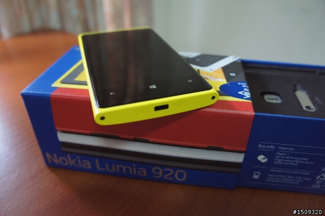 ◎ Lumia 920 黃色開箱 (圖多 加映超靈敏螢幕實測)