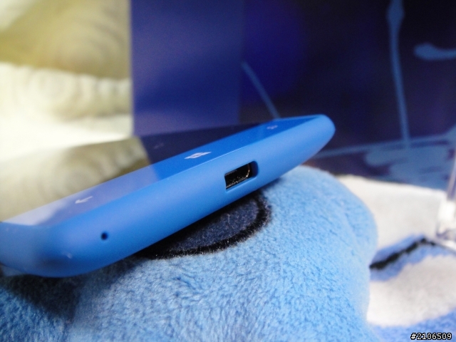 [開箱+疊疊樂]Windows Phone 8S海軍藍 by HTC