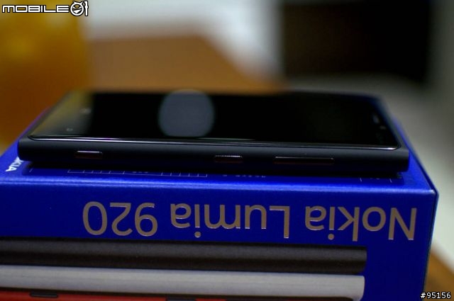 Nokia Lumia 920黑 簡單外在開箱