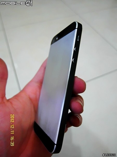 害怕 iPhone5 會掉漆嘛?看我如何處理它!!! 耶誕銀黑特別版iPhone5