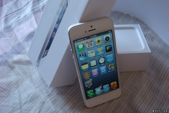 I phone 5 到手..