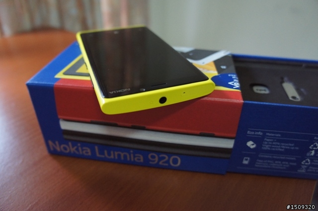 ◎ Lumia 920 黃色開箱 (圖多 加映超靈敏螢幕實測)