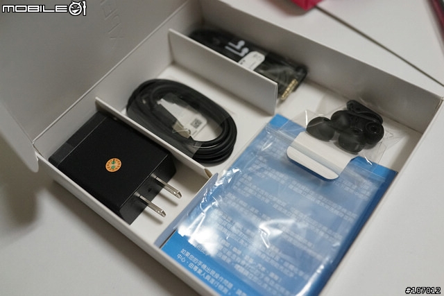XPERIA V桃紅簡易入手開箱