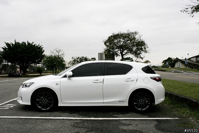 [開箱] Lexus CT200h 我的小開箱 (12/31 更新照片, 圖多)