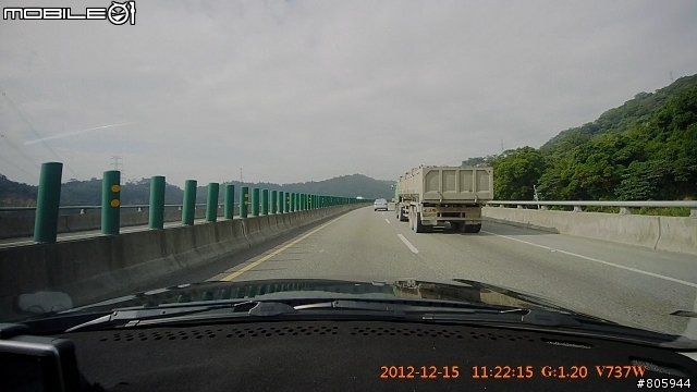 使用V737W檢舉在台64線變換車道不打方向燈的車
