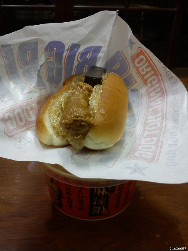 [暗黑料理] 關東煮大亨堡(麻辣)