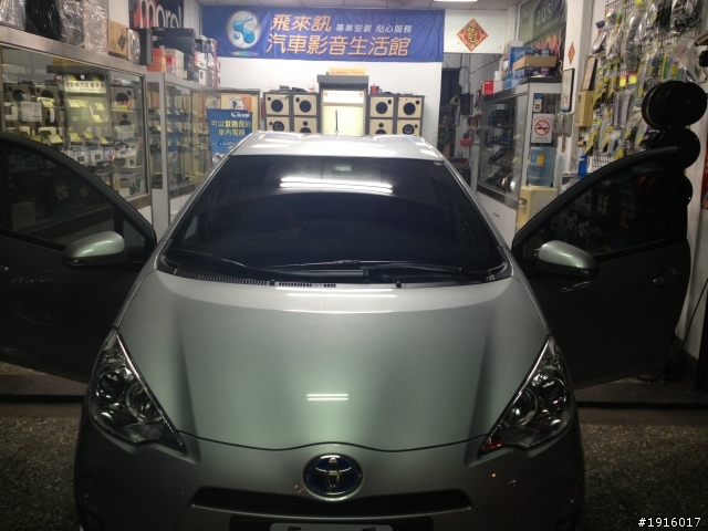 VW POLO  V.S. Prius C  (交車了....)