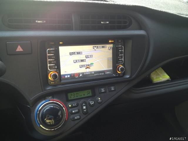 VW POLO  V.S. Prius C  (交車了....)