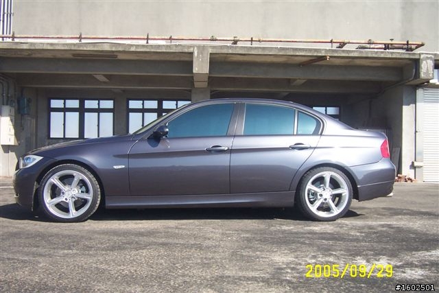 BMW F10 520d 換鋁圈分享