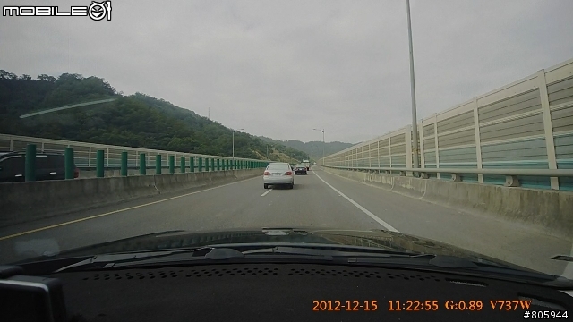 使用V737W檢舉在台64線變換車道不打方向燈的車
