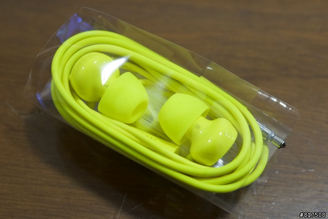 【開箱】雖然 Lumia 820 一直存在於 Lumia 920 的影子底下，導致人氣不旺，但拿到後才發現他比HTC 8X強大！