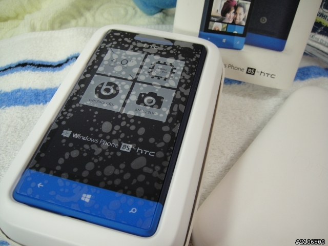 [開箱+疊疊樂]Windows Phone 8S海軍藍 by HTC