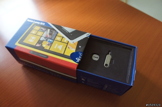 ◎ Lumia 920 黃色開箱 (圖多 加映超靈敏螢幕實測)