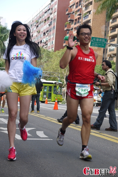 陽光星期天~2012富邦台北馬拉松!照片分享，原圖可下載!!!