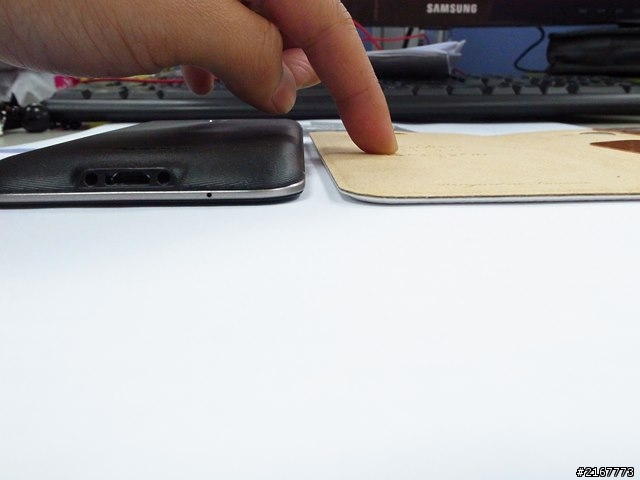 [分享] Padfone 2 皮套開箱(新增官方背膠測試影片)