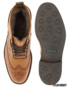 Loake 雕花毛毛靴