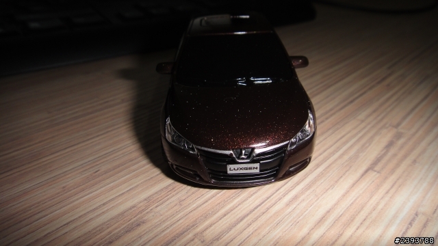 今年車展我家女人對我超好的.買了三台車給我.......其中一台BMW7系列唷...!!