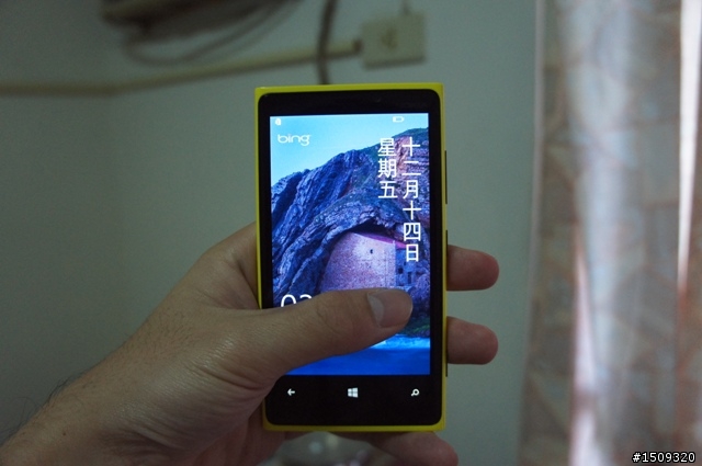 ◎ Lumia 920 黃色開箱 (圖多 加映超靈敏螢幕實測)