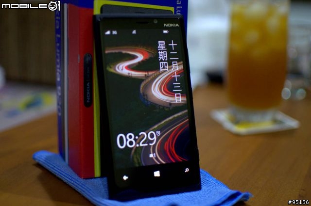 Nokia Lumia 920黑 簡單外在開箱