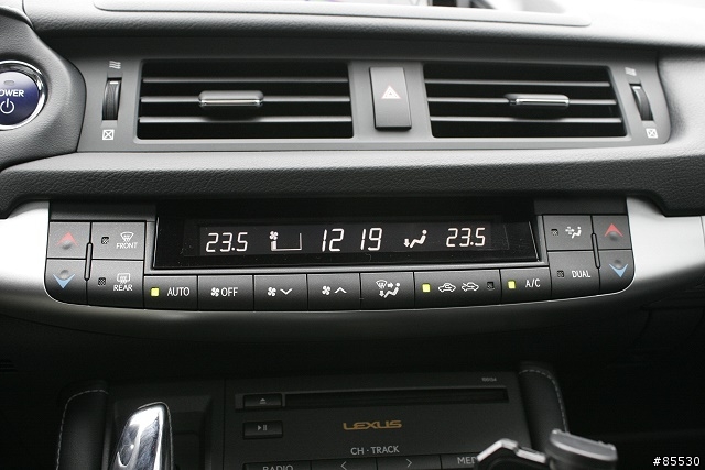 [開箱] Lexus CT200h 我的小開箱 (12/31 更新照片, 圖多)