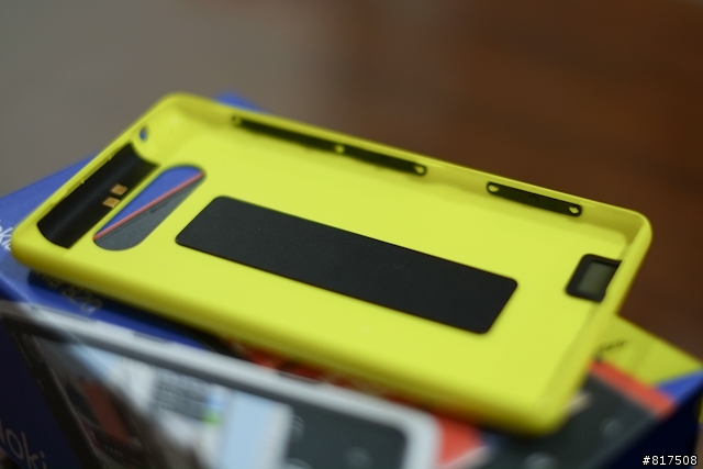 【開箱】雖然 Lumia 820 一直存在於 Lumia 920 的影子底下，導致人氣不旺，但拿到後才發現他比HTC 8X強大！